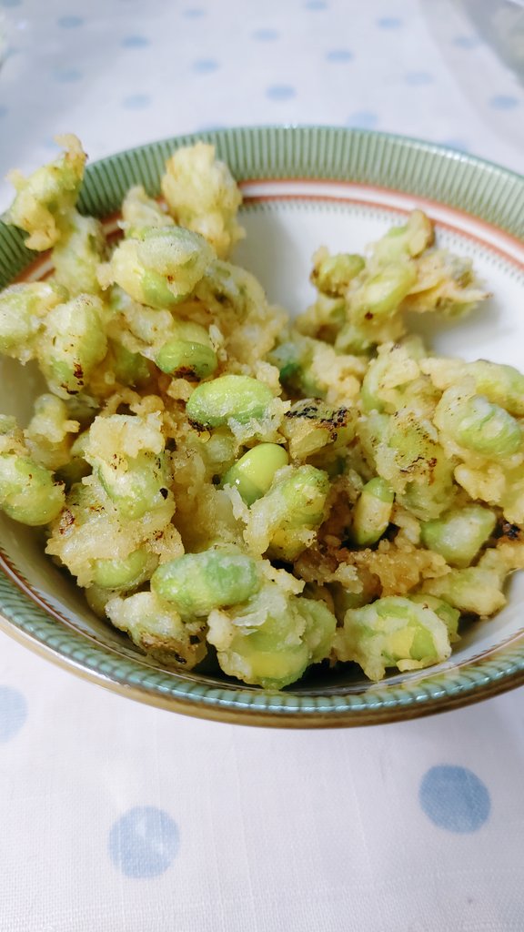 MonaSan271550's tweet photo. Fried edamame 🤤💕
#freid #yumm #oishi #beans #tasty https://t.co/erlZlbCc3D