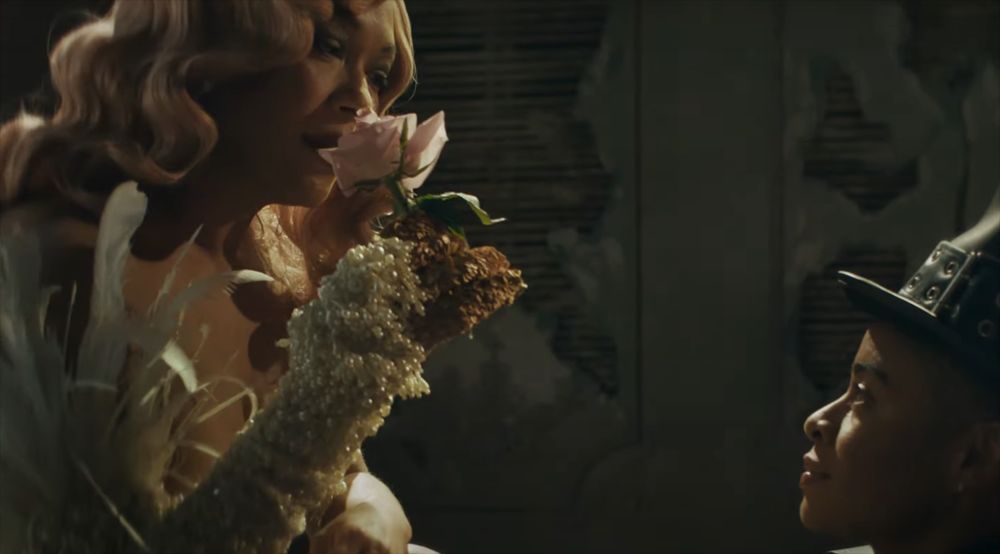 SpaceMagicCon's tweet image. Directed by Georden West, Playland is described as “a raucous work of queer fantasy and history” as it plays with time in the titular bar which is Boston’s oldest and most notorious gay bar. 
glaad.org/queer-fantasy-…