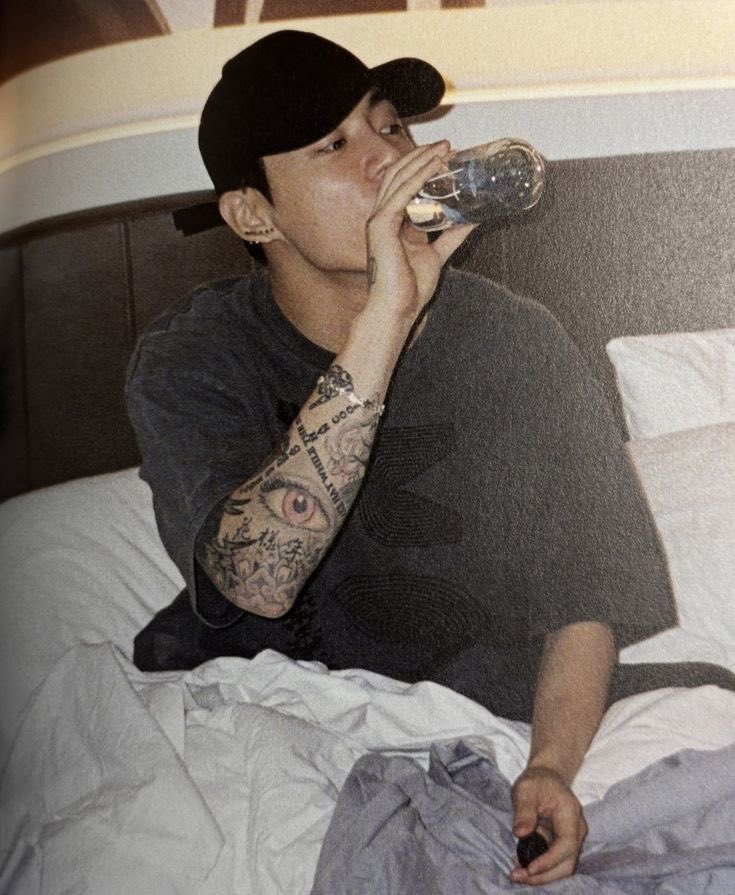 Give me 500 replies 

i vote for #jungkook at #2024MAMAVOTE