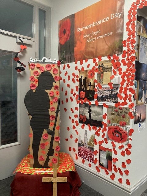 The King's Library is ready to commemorate those who have fallen with our Remembrance display.
Thank you so much our Student Librarians who helped put this together.
A special thank you goes to Tobias for creating the 3D soldier silhouette, poppy wave and cross.
#Remembrance