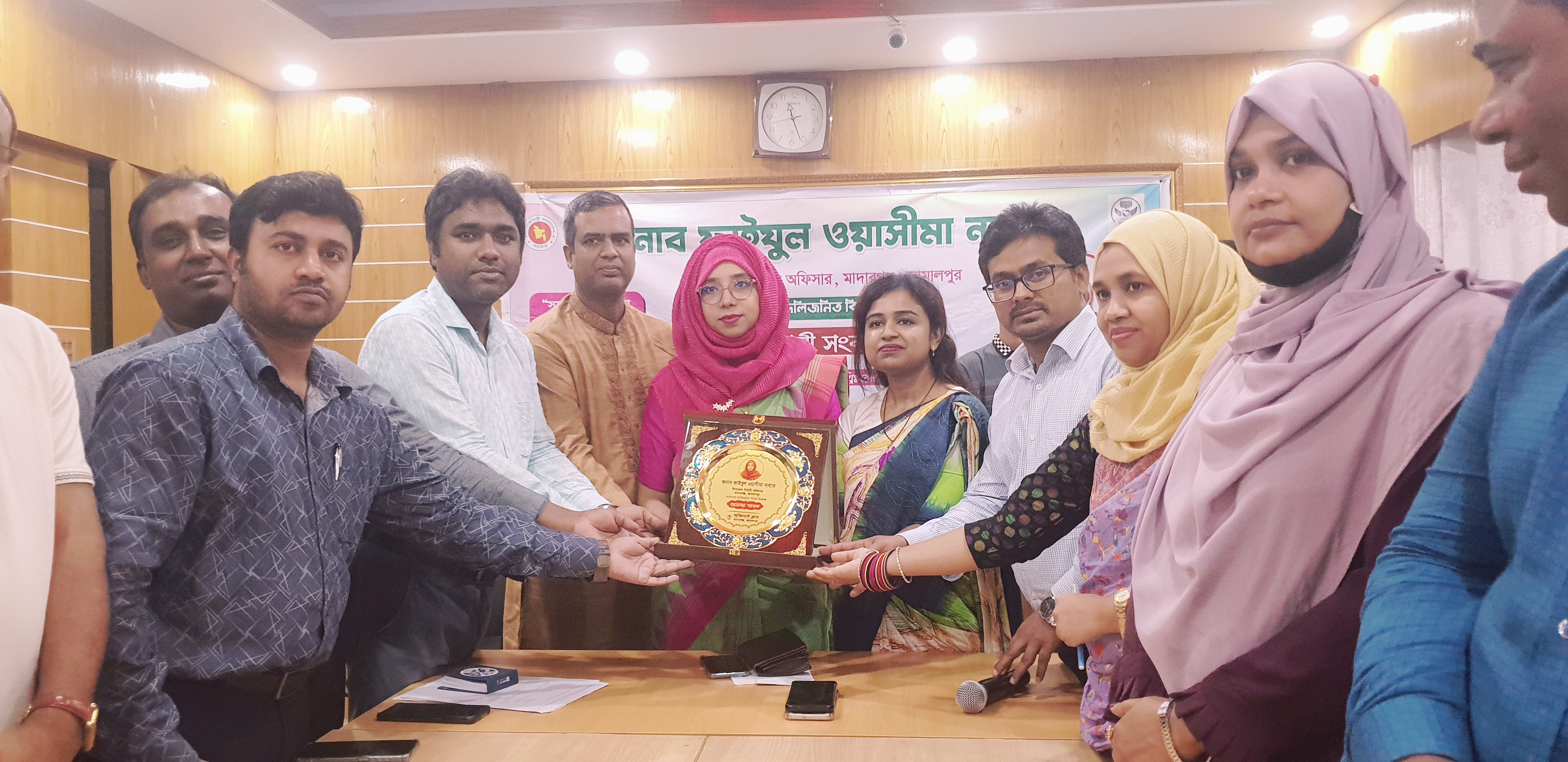 মাদারগঞ্জে ইউএনও ফাইযুল ওয়াসীমা নাহাত এর বদলী জনিত বিদায়ী সংবর্ধনা।