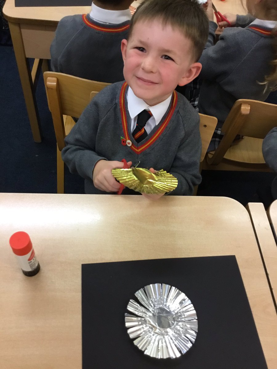SJC_Infants's tweet image. The children in #SJCR5 are having fun making firework pictures from cupcake cases to celebrate Bonfire Night 🎇 🎆 #SJCInfants #SJCReception