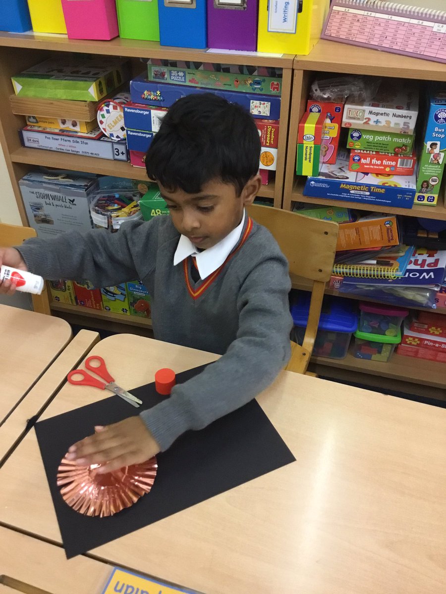SJC_Infants's tweet image. The children in #SJCR5 are having fun making firework pictures from cupcake cases to celebrate Bonfire Night 🎇 🎆 #SJCInfants #SJCReception