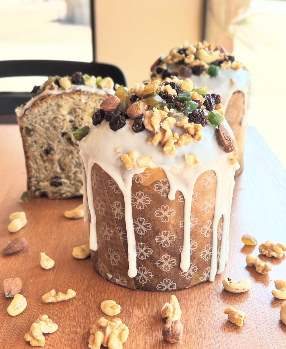 La receta del Panettone la comparto siempre porque no todos pueden comprarlo, así que como todos los años, la adjunto en hilo.

Si le das RT quizás despierte algún emprendedor dormido.