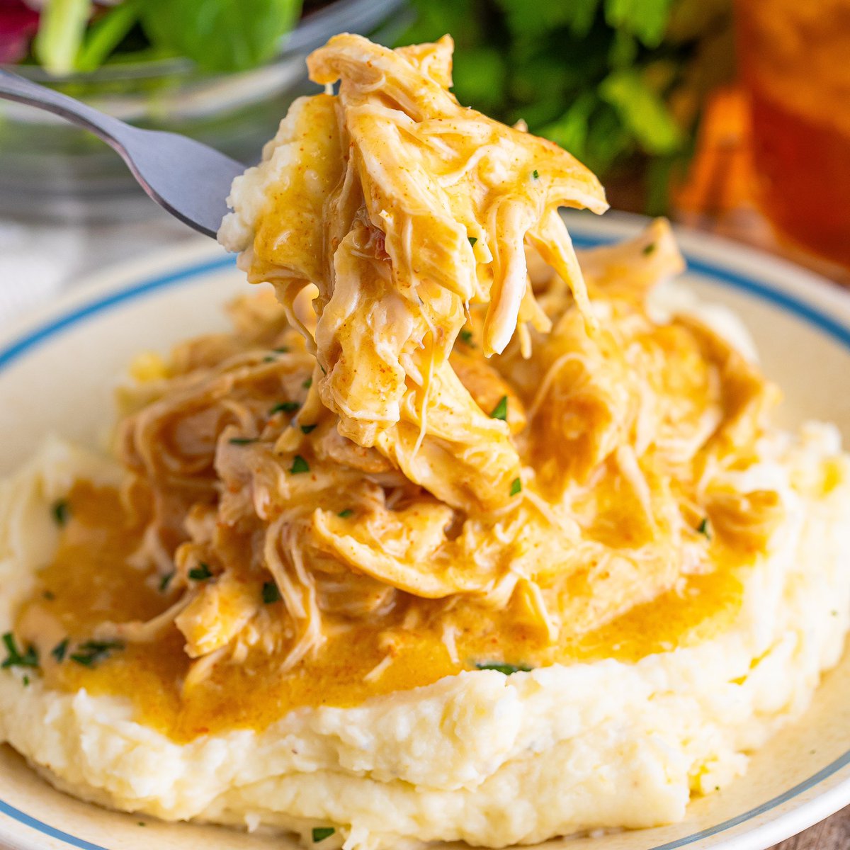 Country_Cook's tweet image. Crock Pot Chicken and Gravy for Two is an easy dinner recipe that features tender, seasoned shredded chicken coated in a creamy gravy!  thecountrycook.net/crock-pot-chic…