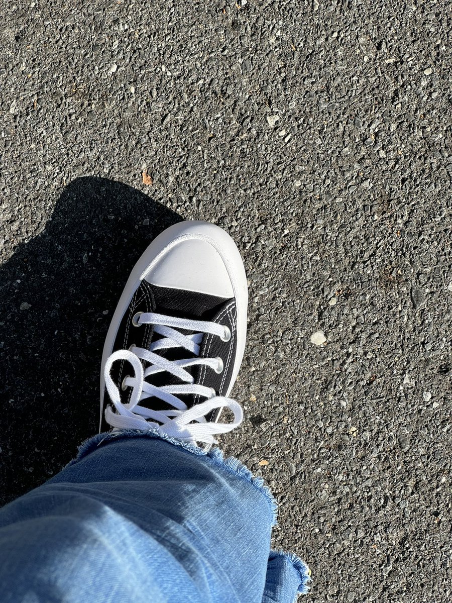 gomimo's tweet image. On line to vote! ETA over 1 hour.