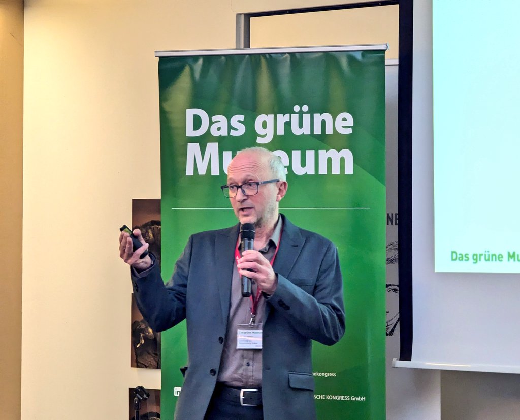 Manfred Sonnleithner taucht tief in die ökologischen &amp; ökonomischen Bilanzen von Gebäuden ein und zeigt, wie nachhaltige Bauphysik Museen revolutionieren kann! 💡 Ein absolutes Highlight! #dasgrünemuseum #Nachhaltigkeit #Bauinnovation #GrünesMuseum #dgm #ndk