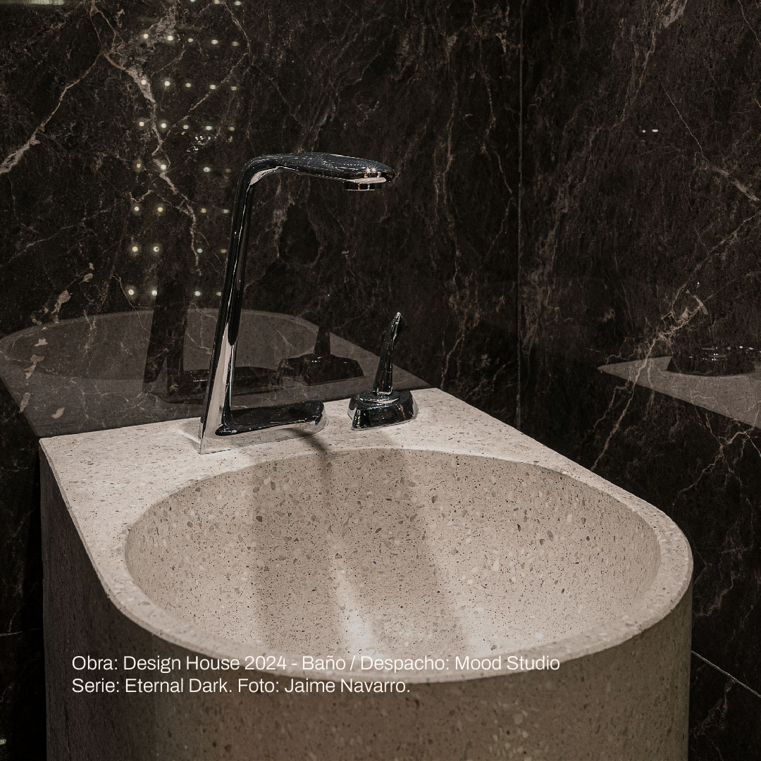 Firenzeworld's tweet image. Obra: Baño
Despacho: Mood Studio
Mood Studio tomó el baño de la Design House de este año y ha creado un espacio elegante y moderno. Tonalidades oscuras en materiales duraderos nos llena de modernidad #porcelanatoarquitectonico #porcelanato #arquitectura #diseñointeriores #firenze