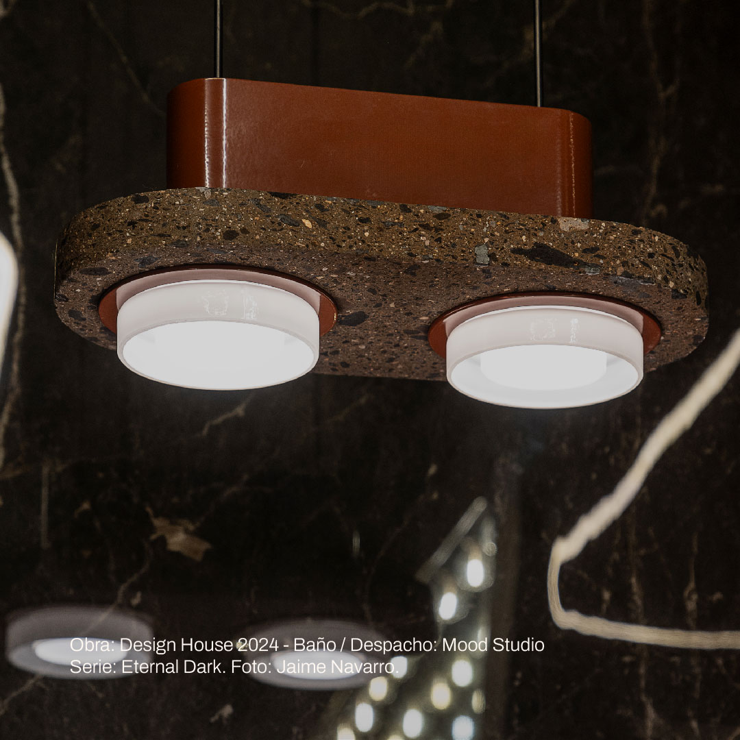 Firenzeworld's tweet image. Obra: Baño
Despacho: Mood Studio
Mood Studio tomó el baño de la Design House de este año y ha creado un espacio elegante y moderno. Tonalidades oscuras en materiales duraderos nos llena de modernidad #porcelanatoarquitectonico #porcelanato #arquitectura #diseñointeriores #firenze