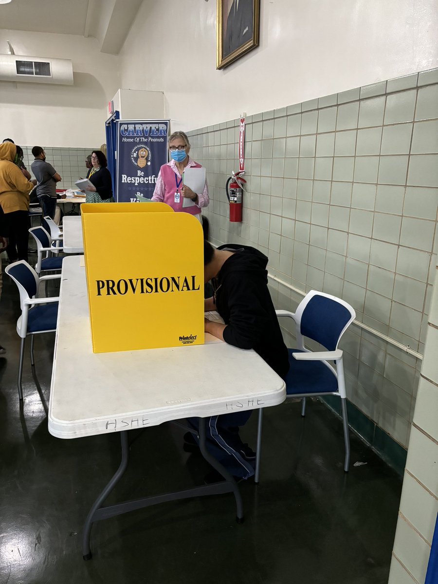 RVA_Votes's tweet photo. Here’s a behind the scenes at one of our polling locations: George Washington Carver Elementary School!🗳️

Let’s keep the momentum going and get out to vote Richmond!

#RVAVotes #ElectionDay https://t.co/kaQ9ARqd3l