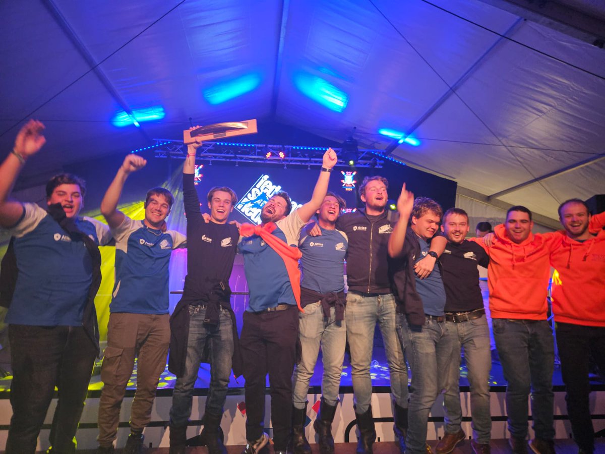 ScheepjesS's tweet photo. Afgelopen weekend prachtig het roeiseizoen afgesloten met de laatste race MPM. Erg trots op mijn team voor het behalen van de 1e plek van het kuiken kampioenschap. 👊💪
#Sloeproeien #stcroeiteam #stcgroup #muidenpampusmuiden #Bootjeskijken https://t.co/EBX5nRKtTG