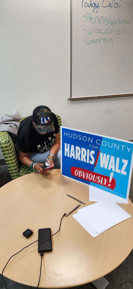 DrCamposMedina's tweet photo. Phone banking at work with volunteers led by Noemi Velazquez &amp; I together with @LG4America @LG4Harris at HCDO offices in Jersey City, NJ

Puerto Rico Se Respeta! 

Join a local phonebank today or make calls from home. 

Sign up here: https://t.co/0B4jAvklAw https://t.co/dKPWQi9JFr