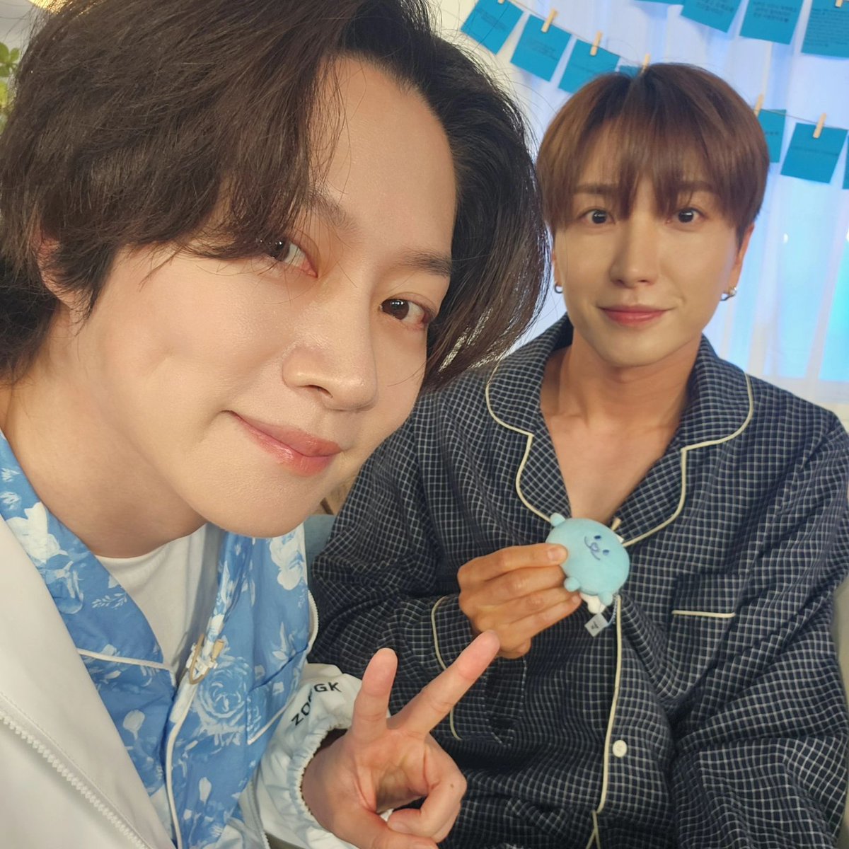 Eunhae0404_1510's tweet photo. Heechul IG post with the members
😭😭😭😭😭😭😭

#HEECHUL #김희철
#슈퍼주니어 #SUPERJUNIOR
#SUPERJUNIOR_19th_Anniversary https://t.co/LBbFUWxaeA