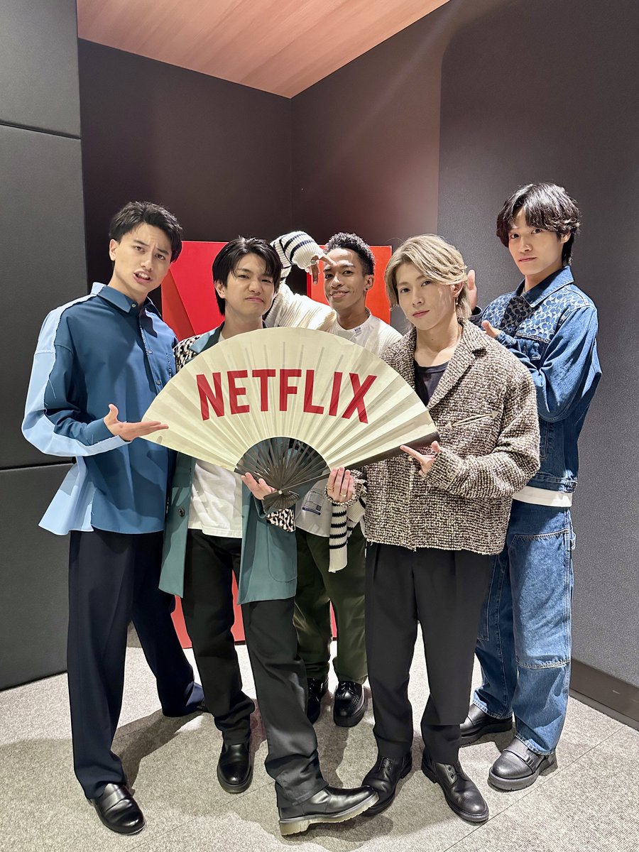 STARTO_INT's tweet photo. #BORDERLESS ~Ae! group's Debut Tour~

Join the members of #Aeǃgroup (#Aぇǃgroup) for an all-access backstage pass to their 2024 debut concert tour in a new docuseries only on @Netflix.

Starts Nov 28th in Japan with overseas to follow!

@Aegroupofficial https://t.co/10WB2VbN8d