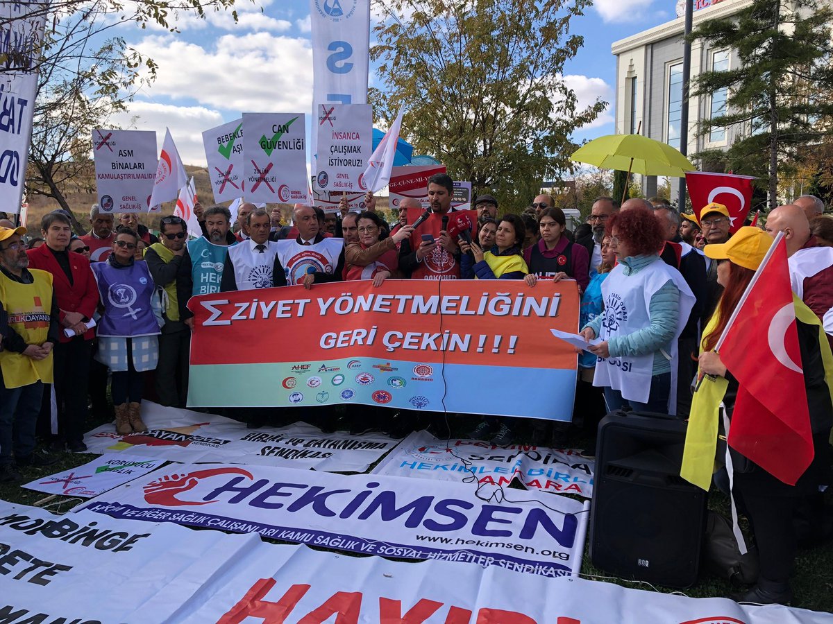 Türkiye’nin dört bir yanında aile hekimliği derneklerimiz ve paydaş stklarımızla Zulüm yönetmeliğine hayır dedik. Siz geri adım atmadıkça biz de atmayacağız. #asmlerkapalı <a href="/saglikbakanligi/">T.C. Sağlık Bakanlığı</a> <a href="/drmemisoglu/">Prof. Dr. Kemal Memişoğlu</a>