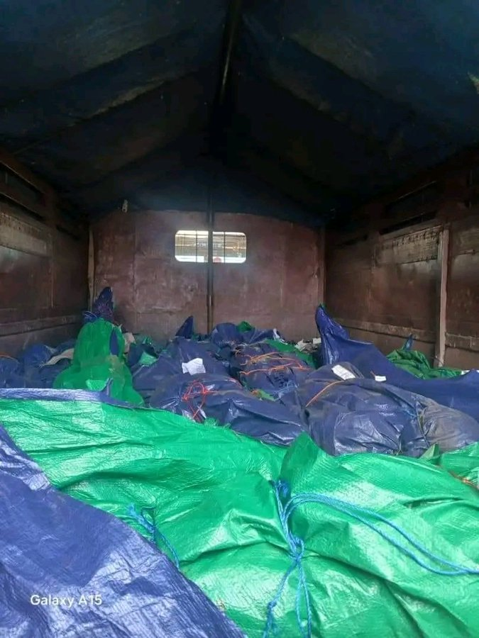 AbrarSuleiman's tweet photo. ተጀምሯል!

#AmharaGenocide in drone motion!

Look what @bbc and @cnn will not show you!

The below is a preparation for mass burial after 
 @AbiyAhmedAli drone attacks killed at least 43 civilians in South Achefer of #Amhara region

This must stop!
@SecBlinken 
@StateDept 
@un https://t.co/fPoWsxtr1i