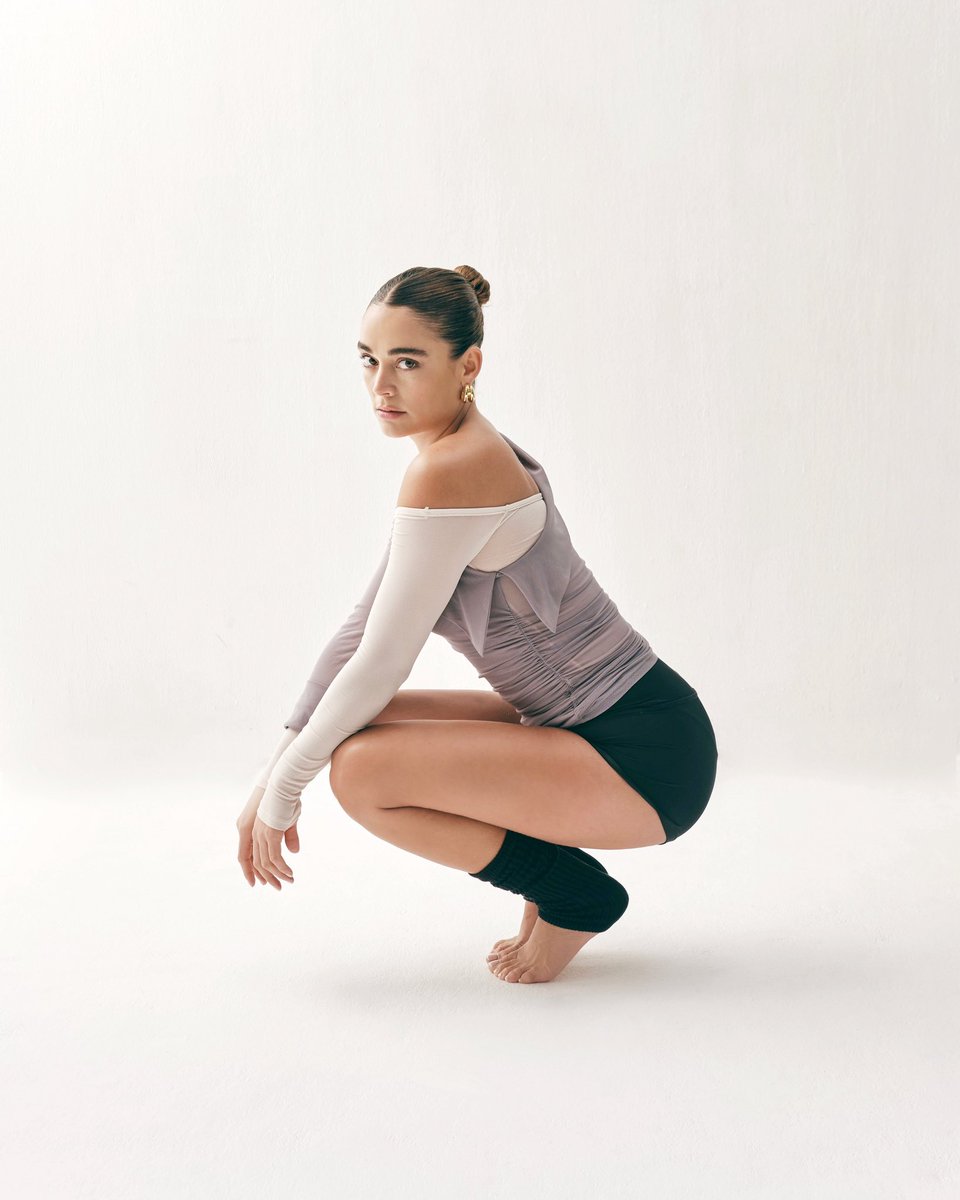 laura_chab's tweet image. Après des années d’absence, de silence, de joies, de pleurs, de rire, de peines et d’histoires d’amour ratées voici mon premier single, il est à vous prenez en soin 🥹💘🤸🏽🎶🫶 lien dans ma bio