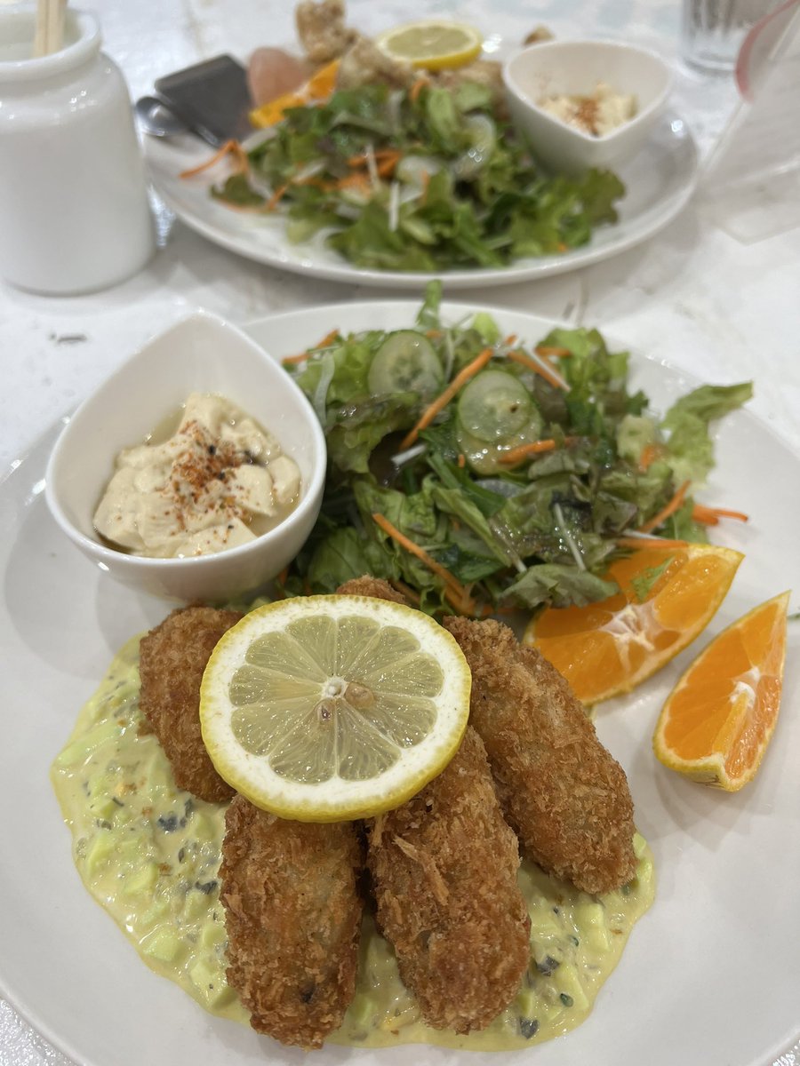 ILOVE_Chocokun's tweet photo. カキフライ🦪
唐揚げ🐓
エビマヨ🍤
飲み放題🥤
ブースに合わせたティラミス🃏
可愛い🥰
美味しかった😋
#mintCafe https://t.co/UiR6r7aZk7