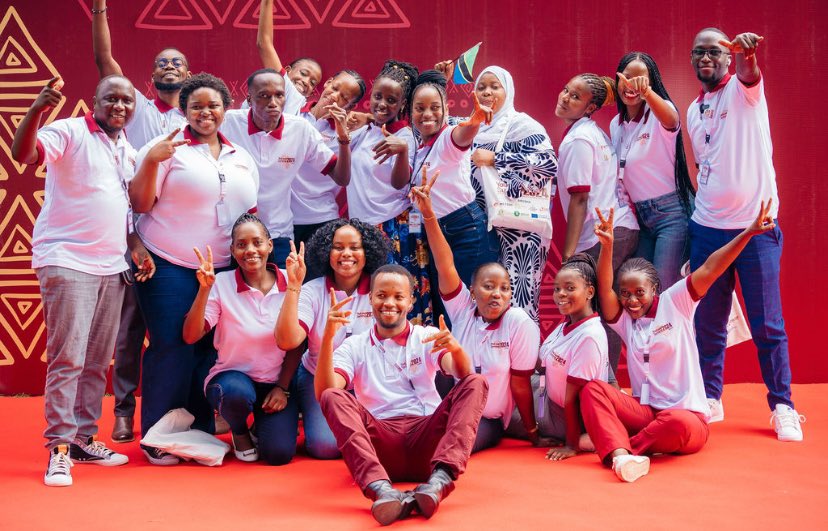 YouthLineForum's tweet photo. Wrapping up an incredible day with smiles, laughter, and memories captured,

There’s nothing like connecting, learning, and celebrating with fellow young leaders. 🤗📸🤳
#nowgeneration https://t.co/gnFLvwW0o3