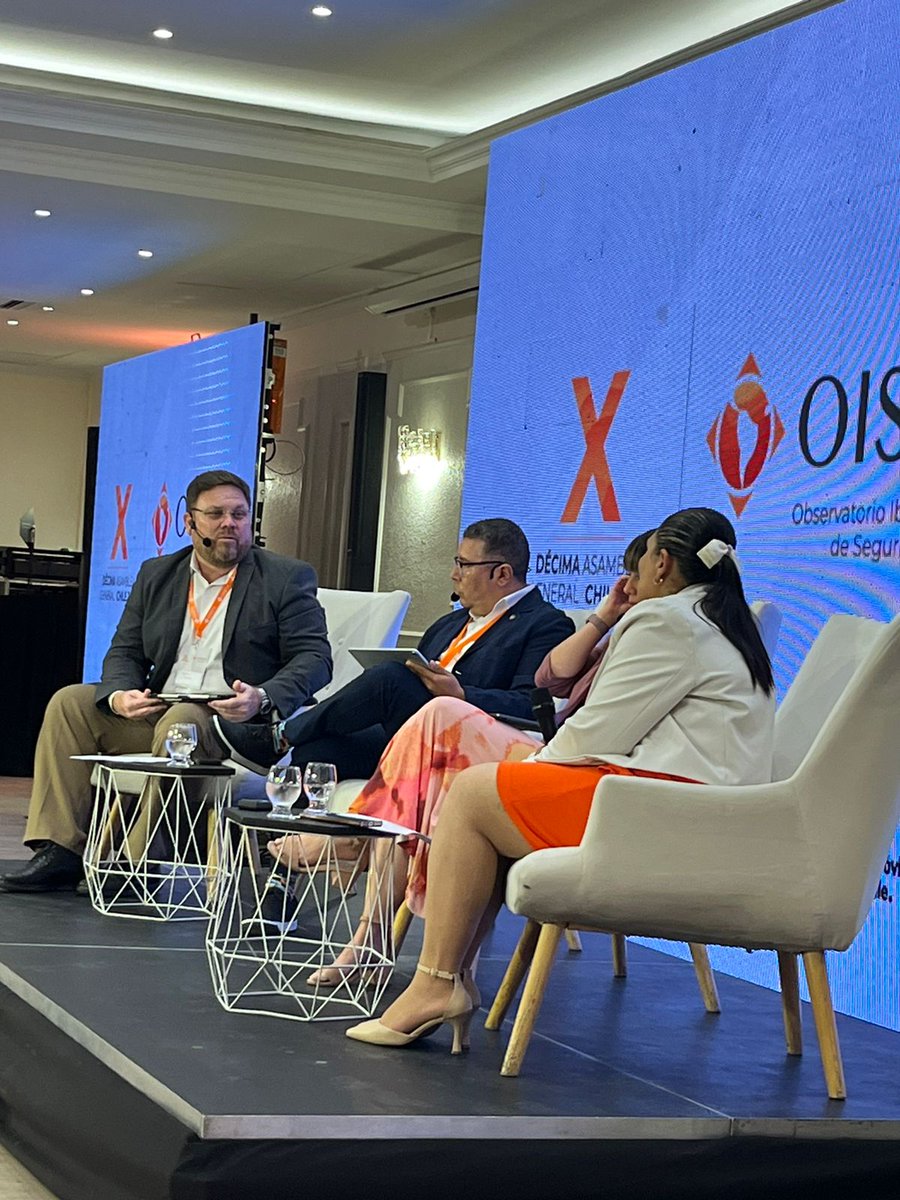 ANT_ECUADOR's tweet image. Director ejecutivo @LascanoParraA participa en el panel "El rol de las instituciones responsables por la seguridad vial y la implementación del Sistema Seguro", junto a autoridades de #México y #Chile, en la X Asamblea General del @Programa_OISEVI, organizada con @conaset.