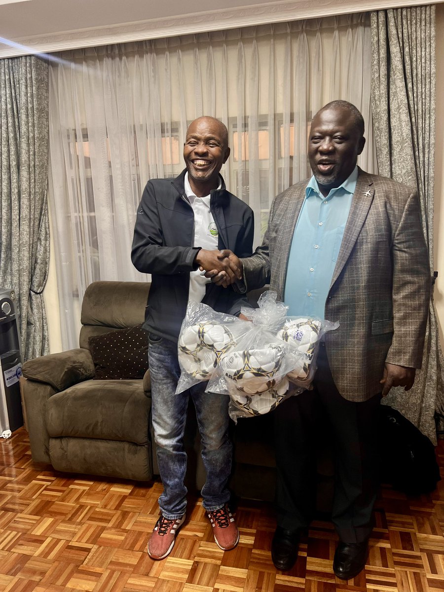 Tom_Alila's tweet photo. Tana River County wako ndani!

Asante sana ndugu yangu Odha Ilu Hayesa, Football Kenya Federation (FKF) Chairman for Tana River County.

We discussed on how we shall strengthen our partnerships and the future of football in the region.

Mbele iko sawa! 

#HakunaKuliaNaAlila https://t.co/x78cHzBrXo