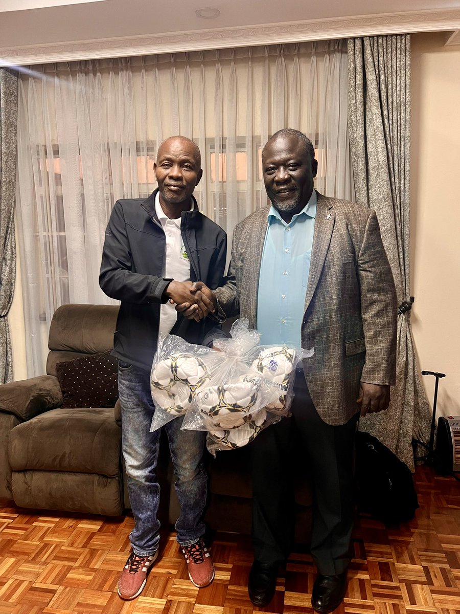 Tom_Alila's tweet photo. Tana River County wako ndani!

Asante sana ndugu yangu Odha Ilu Hayesa, Football Kenya Federation (FKF) Chairman for Tana River County.

We discussed on how we shall strengthen our partnerships and the future of football in the region.

Mbele iko sawa! 

#HakunaKuliaNaAlila https://t.co/x78cHzBrXo