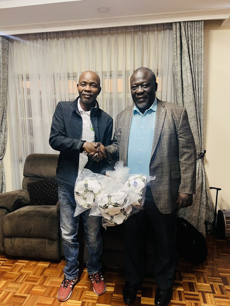 Tom_Alila's tweet photo. Tana River County wako ndani!

Asante sana ndugu yangu Odha Ilu Hayesa, Football Kenya Federation (FKF) Chairman for Tana River County.

We discussed on how we shall strengthen our partnerships and the future of football in the region.

Mbele iko sawa! 

#HakunaKuliaNaAlila https://t.co/x78cHzBrXo