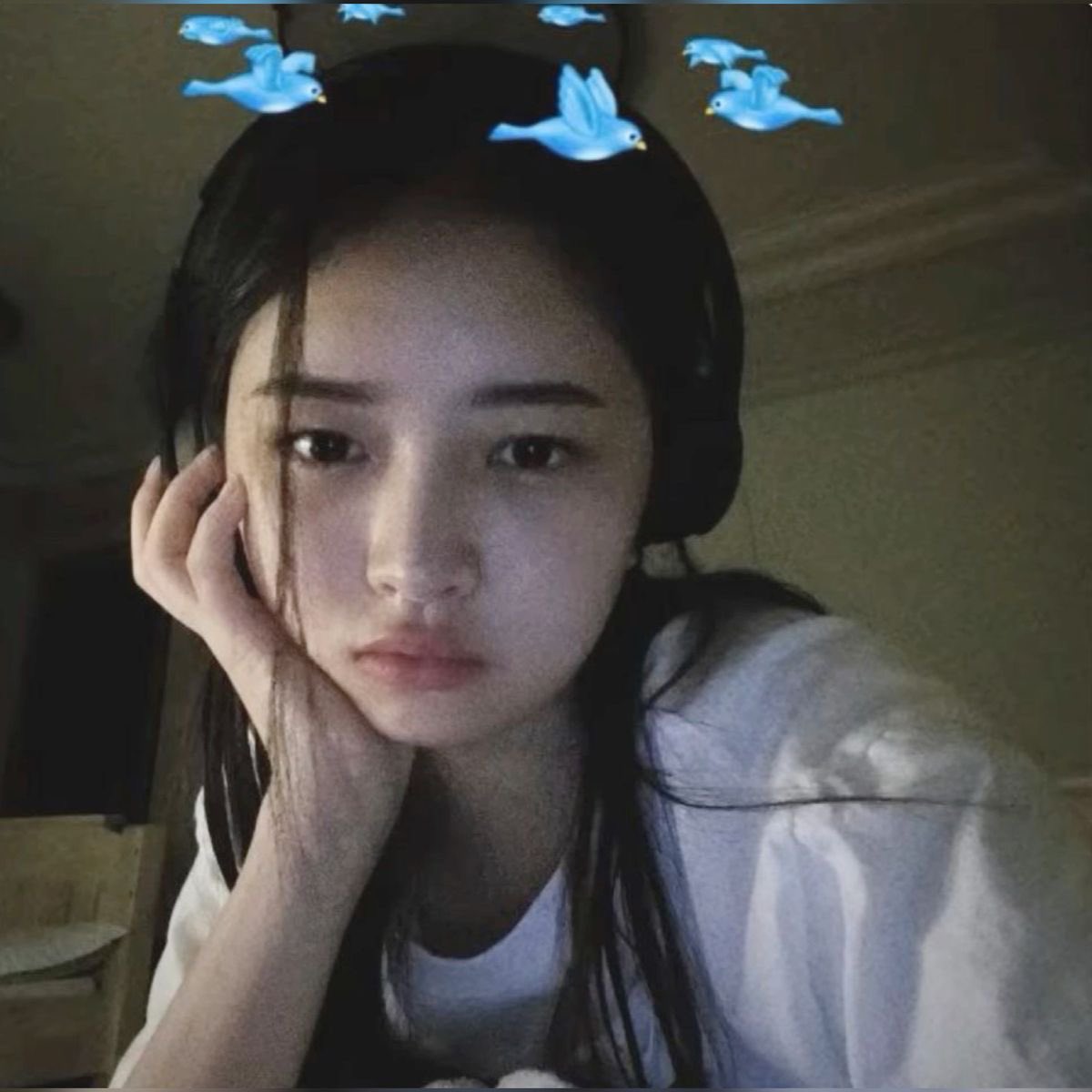 picsnaoirei's tweet photo. pre-debut rei's macbook selca >>>>> https://t.co/75KUszUbeg