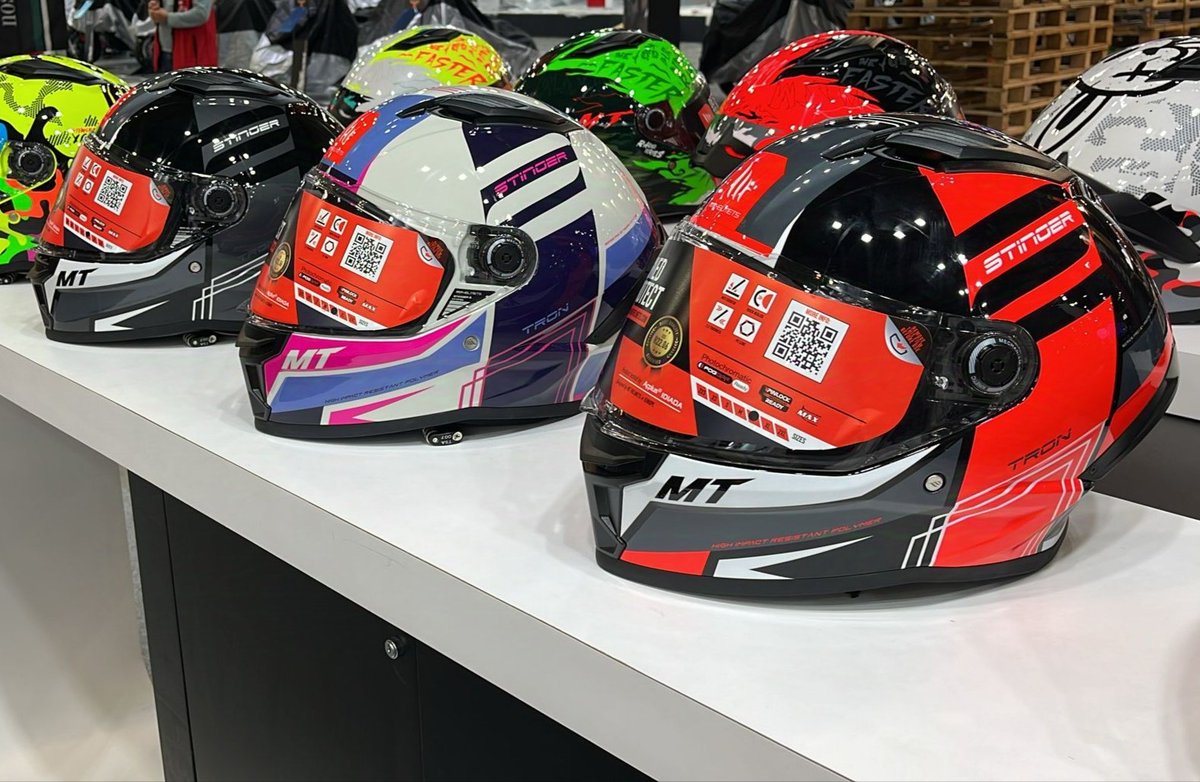 TNKdesign's tweet photo. Hoy ha empezado la feria #EICMA2025 donde se presentan algunos de los diseños en los que he estado trabajando este último año.
Además de los del resto del equipo de diseño de #MTHelmets. 

Pronto se verán en las carreteras de todo el mundo. 😊🏍️ https://t.co/7iqQiRfryA