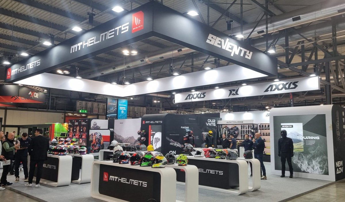 TNKdesign's tweet photo. Hoy ha empezado la feria #EICMA2025 donde se presentan algunos de los diseños en los que he estado trabajando este último año.
Además de los del resto del equipo de diseño de #MTHelmets. 

Pronto se verán en las carreteras de todo el mundo. 😊🏍️ https://t.co/7iqQiRfryA
