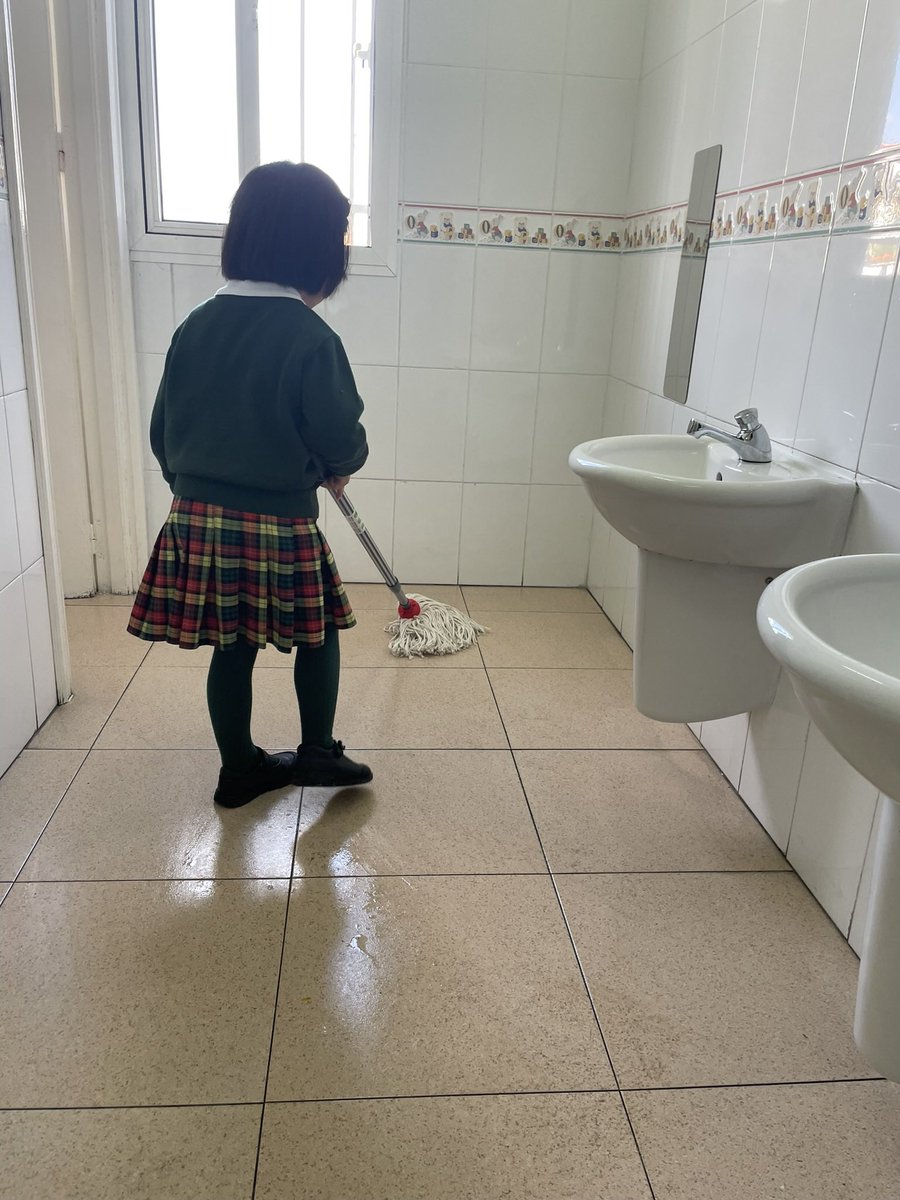 Lucía Vahí Profesora tweet media