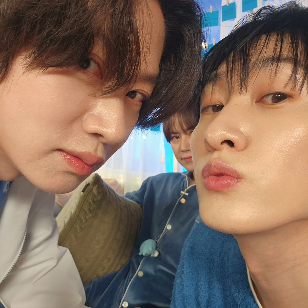 tomozuki1's tweet photo. คุณฮีโพสไอจีพร้อมแคปชั่นเด็ด

'เจอกันตอนทัวร์ครบรอบ20ปีนะครับ💙'

#SUPERJUNIOR_19th_Anniversary
#SuperJunior https://t.co/3yf0aRa7LH