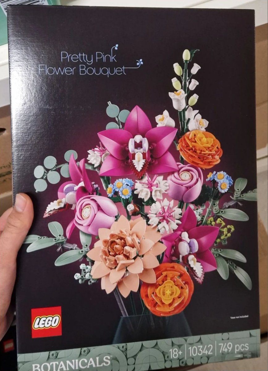 First look at the new LEGO Botanicals Pretty Pink Flower Bouquet!

Release: January 1st 
Price: $49.99
Pieces: 749

#legoflowers #botanicals #lego #legonews #legoleaks