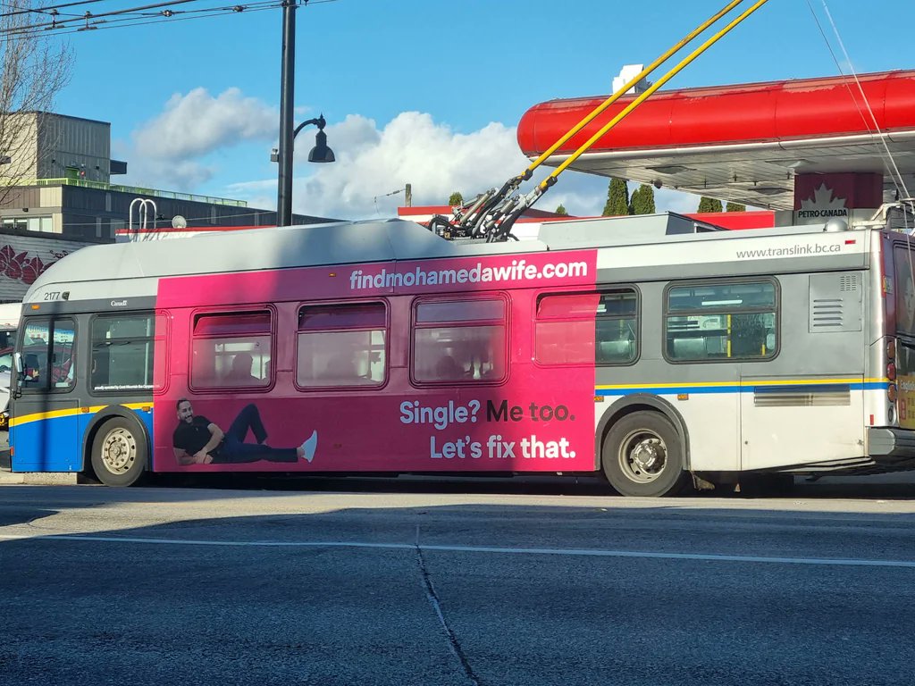 AndyCole1984's tweet image. Courtesy the Vancouver subreddit. Lmao what is this bus ad