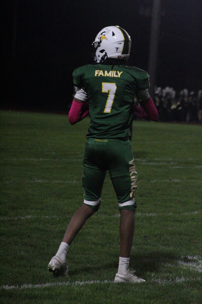 Jr szn tape!
Record 7-4
Offensive stats
-600+ receiving yards 
-4 touchdowns 
- 31 receptions (20.2ypc)
Defensive stats 
-42 tackles (35 solo)
- 2 interceptions 
-9 pass breakups 
-3 TFL
- (0 touchdowns allowed in man/zone coverage) <a href="/coachSayers50/">Ryan Sayers</a> 

hudl.com/v/2QAigQ