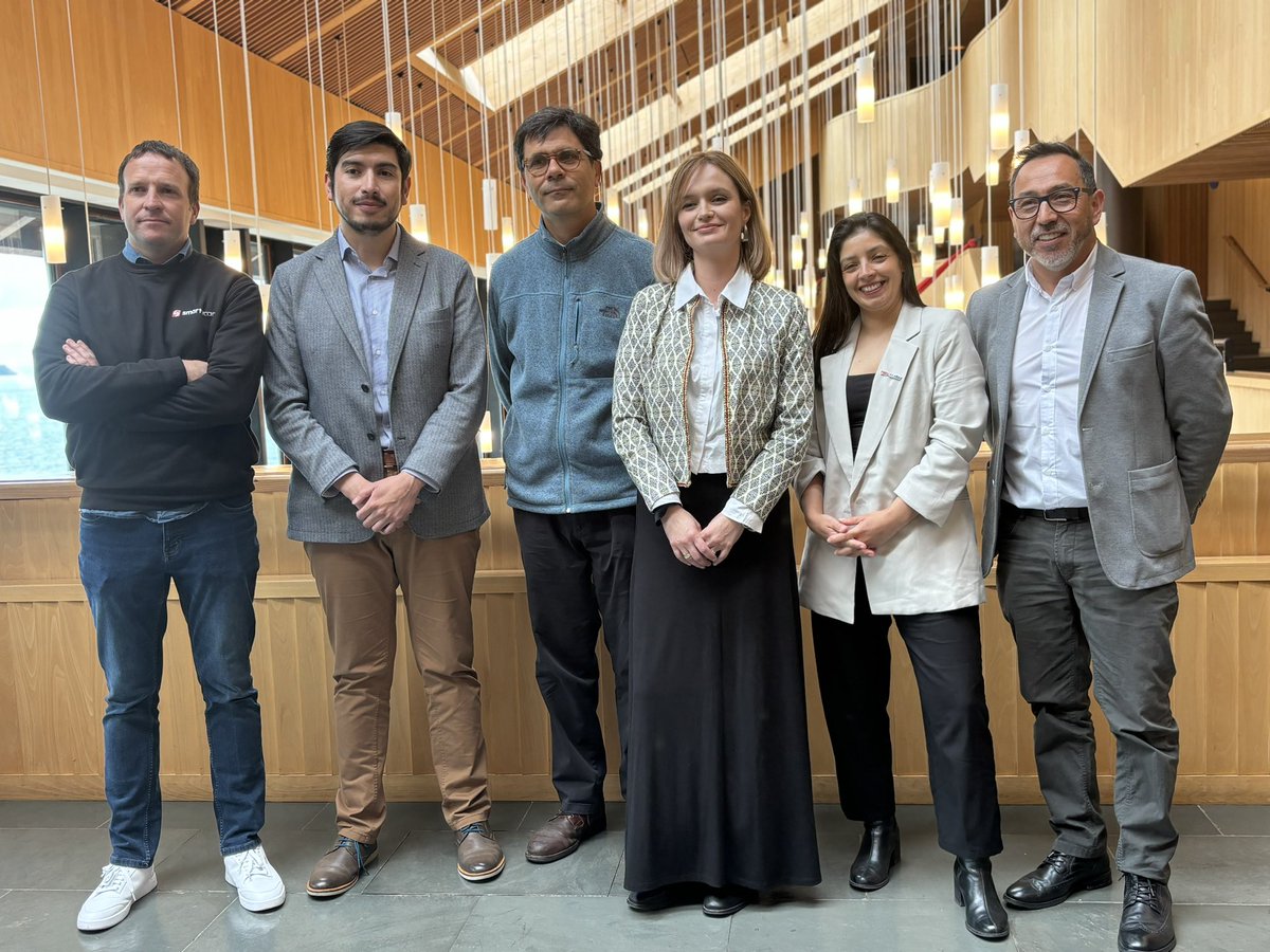 SeremieconomiaX's tweet photo. En el marco de la Semana de las MiPymes y las Cooperativas 2024, el seremi de Economía, Luis Cárdenas, participó en el inicio de ciclo de charlas de #TEDxFrutillar, un espacio de intercambio de ideas,visibilizando la Innovación y el emprendimiento desde la #RegiónDeLosLagos. https://t.co/8C7MC7NGGR