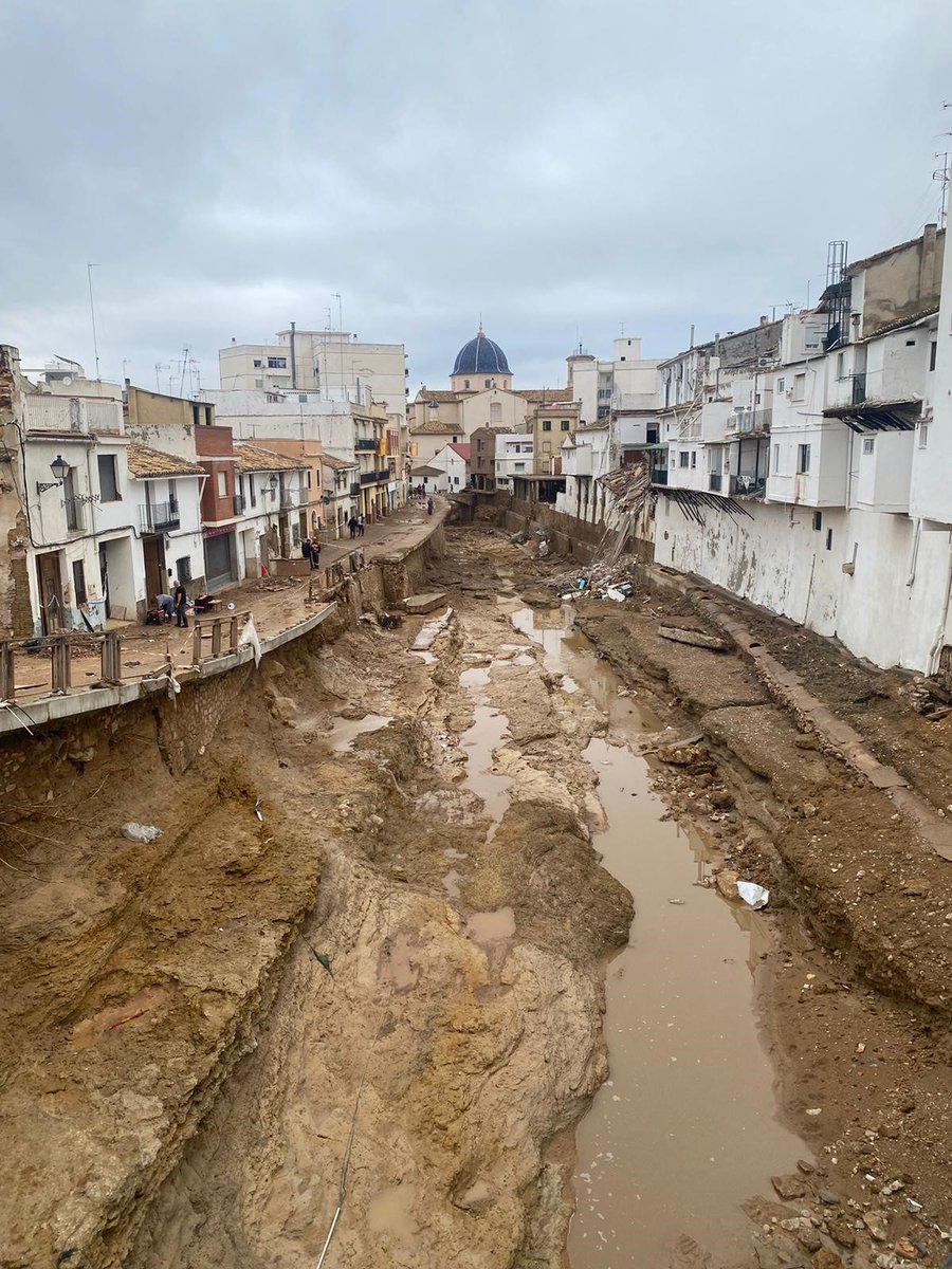 Dalle Marche alla Romagna, dalla Liguria alla Spagna... il fango è la vera moneta unica europea.
Chiva (Valencia), novembre 2024

corriere.it/esteri/24_nove…