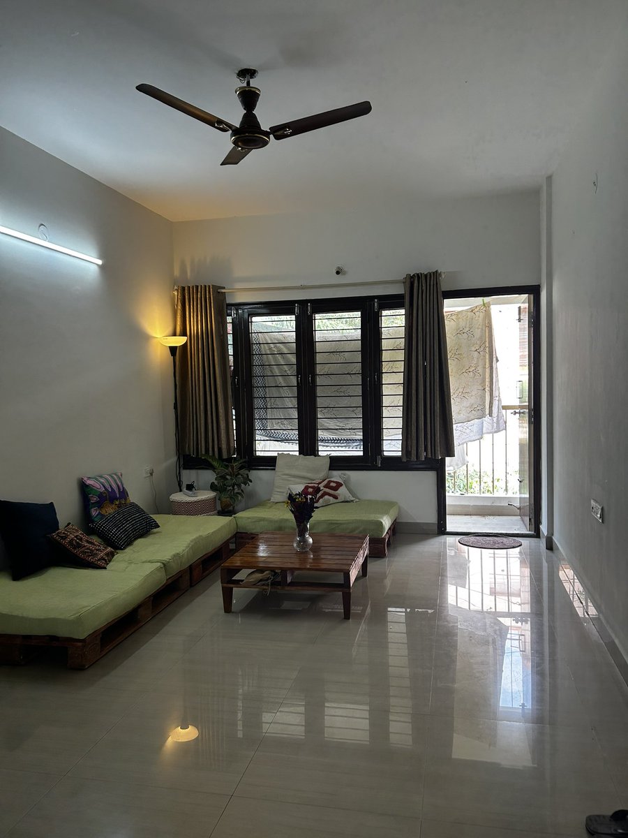 Muski94's tweet photo. Hey hi everyone,
I’m looking for female flatmate to share a semi-furnished 2BHK 

Location : Domlur
Rent + maintenance: 21.5 K
Refundable deposit : 1 L
One time setup cost as required
Move in date: 1 December 
The room has an attached washroom

DM for details

@BangaloreRoomi https://t.co/jeFpB2ikyc