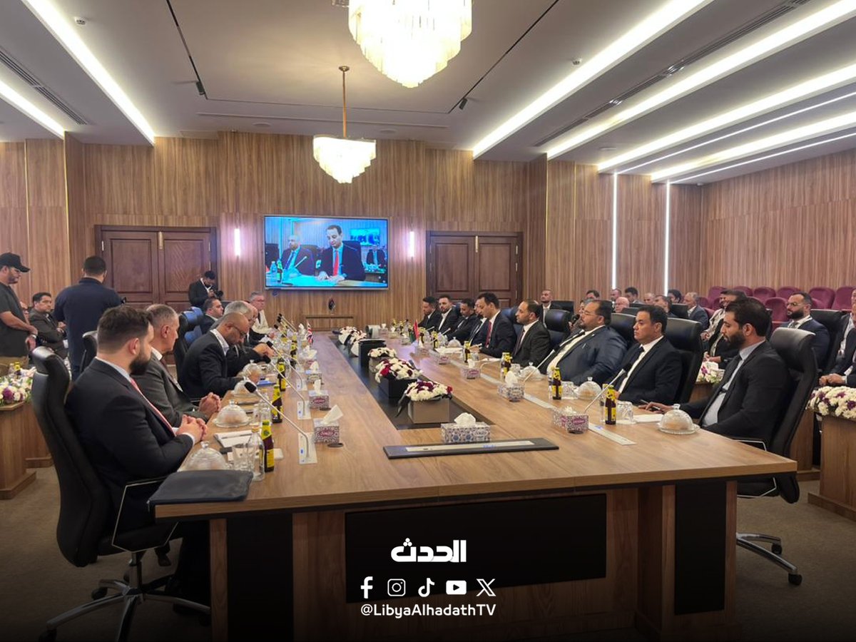 libyaalhadathtv's tweet photo. 📸 #صور | انطلاق اجتماع مجلس الأعمال الليبي البريطاني #LBBC بحضور السفير البريطاني والوفد المرافق له ورئيس الجهاز #الوطني_للتنمية ومدير عام صندوق التنمية وإعادة #إعمار_ليبيا https://t.co/gMQGezWx4L