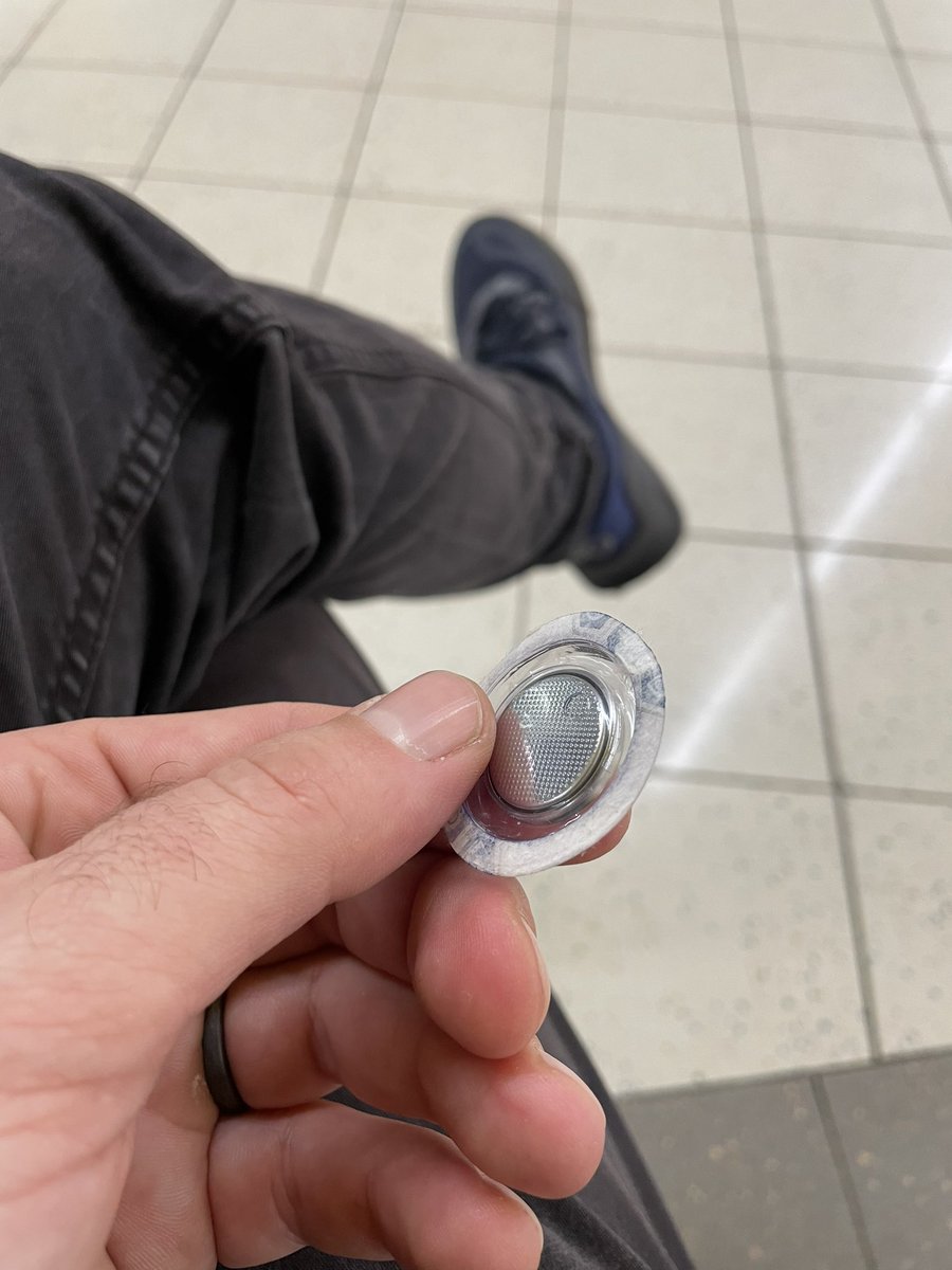 janmachek6's tweet photo. V pekle je speciální místo pro člověka,který vymyslel tyhle obaly.Tam bude celou věčnost tyhle obaly rozebírat bez noze a jiných pomůcek. https://t.co/GHkXH4wnrW