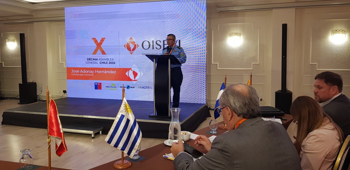 #AgendaMTT | José Adonay Hernández, Comisionado, Director Nacional de Vialidad y Transporte, #Honduras, comparte con las y los participantes del <a href="/Programa_OISEVI/">OISEVI</a>, la experiencia del país en el ámbito de seguridad y convivencia vial. #MovámonosSeguros