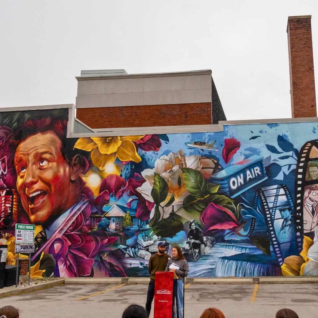 CityofBrantford's tweet photo. Yesterday, the City of Brantford celebrated the completion of the new “A star over Brantford: A tribute to Phil Hartman” mural. Thank you to those who joined us for the event and all City staff, members of council, and committees who were involved and supported this project. https://t.co/RwW3wGff6E