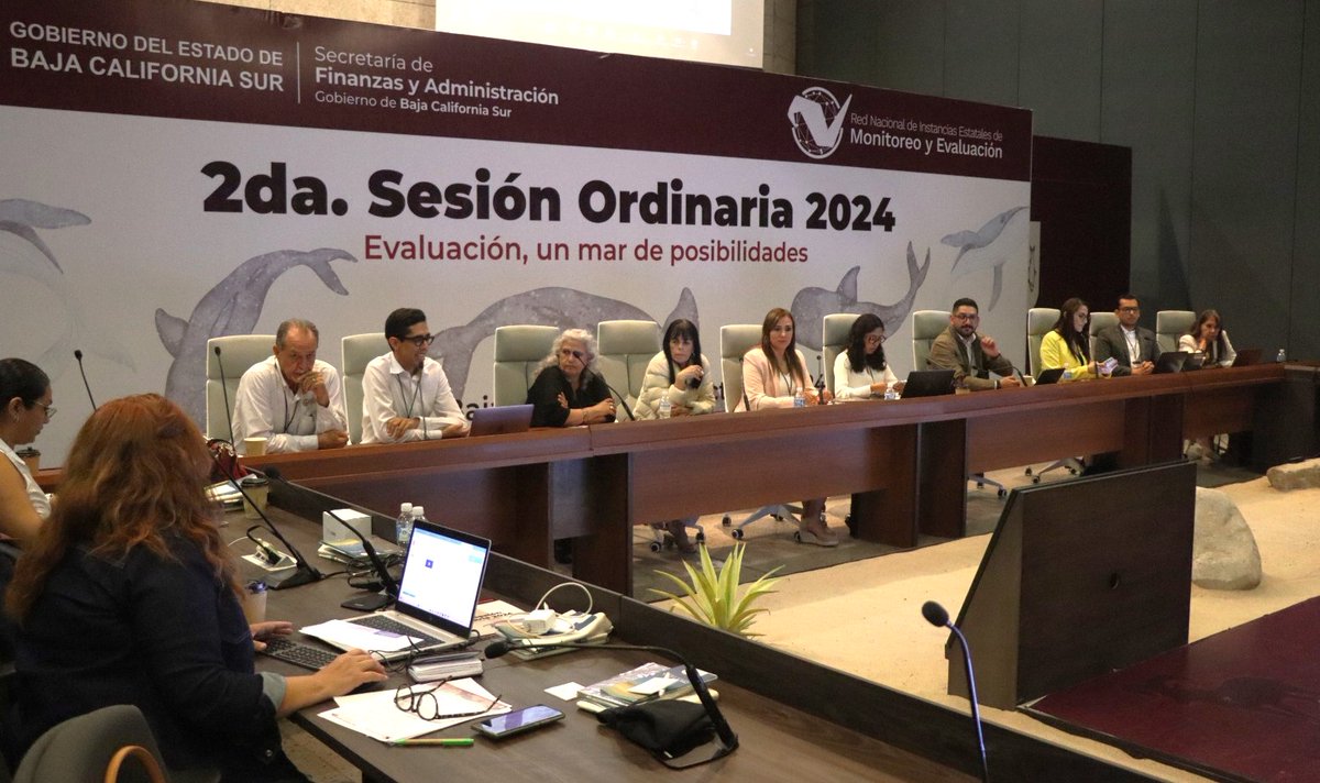 inevap_dgo's tweet image. En las imágenes, la Segunda Sesión Ordinaria de mencionada red llevada a cabo en La Paz, Baja California Sur, de la Red Nacional de Instancias Estatales de Monitoreo y Evaluación de México @RedMyE, presidida por Isaura Leticia Martos González, Coordinadora Nacional.