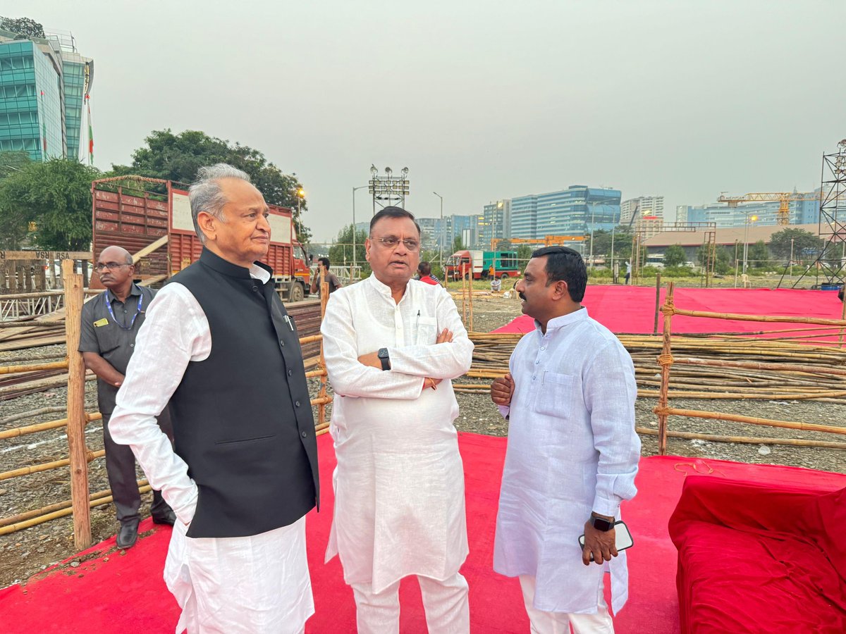 ashokgehlot51's tweet photo. कल मुंबई BKC में होने वाली स्वाभिमान सभा की तैयारियों का जायजा लिया। इस सभा को कांग्रेस अध्यक्ष श्री मल्लिकार्जुन खड़गे एवं लोकसभा में नेता प्रतिपक्ष श्री राहुल गांधी संबोधित करेंगे। https://t.co/vpvxu1kXaI