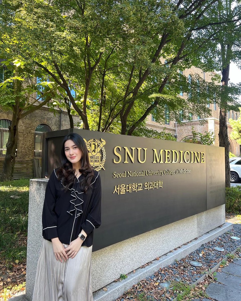 erlinaburhan's tweet image. Doa terbaik untuk putriku yang tengah menapaki perjalanan seru di dunia Bedah Plastik dan Rekonstruksi di Universitas Nasional Seoul. Semoga setiap langkahnya membawa pengalaman berharga untuk masa depannya nanti. Amin. 🌟

(EB)