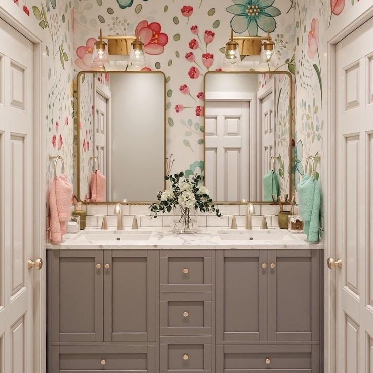 ChicHomeSpaces's tweet photo. 🌸✨ Brighten up your bathroom with floral vibes! This charming space combines elegant fixtures with playful wallpaper, creating a refreshing and inviting atmosphere.
What’s your favorite bathroom decor tip? 🛁💖 #BathroomInspo #HomeDecor #FloralDesign https://t.co/y7sGTFPAhv