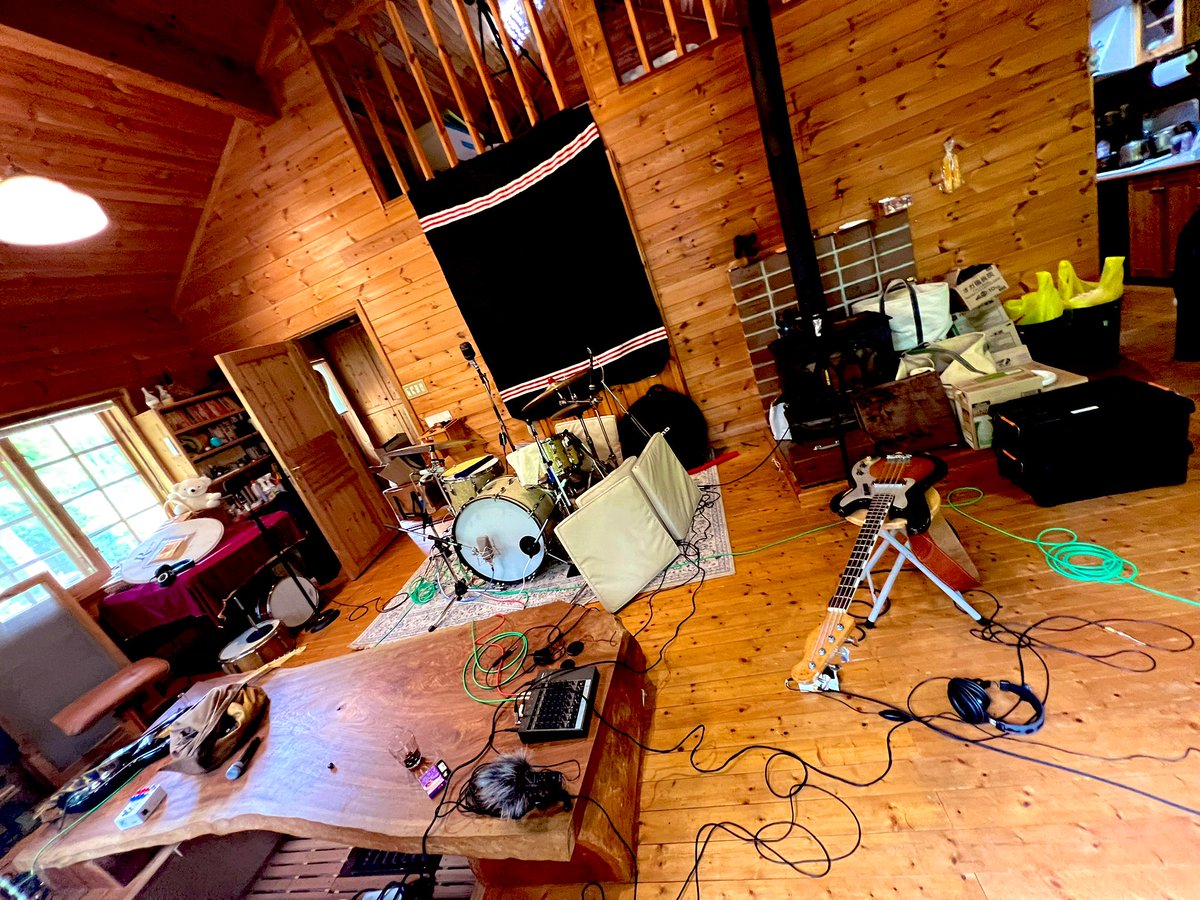 Tocago  ' How are you feeling'  EP 

レコーディングエンジニア&amp;プロデュースで参加してます。

富士の麓の山小屋に我が家の機材騒動員して録りました。
2024夏の大切な時間でした。

良き時間が沢山詰まった「バンド」としての出発作だと思います😌　

皆さま是非！

friendship.lnk.to/HAYF_tocago