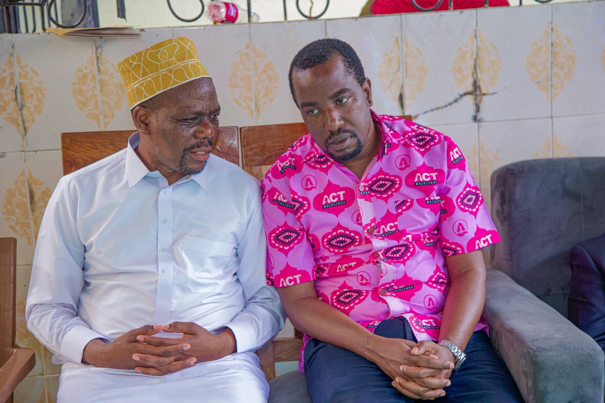 JiniKinyonga's tweet photo. Kiongozi Mstaafu wa @ACTwazalendo Ndugu @zittokabwe ameshiriki mazishi ya aliyekuwa Mwenyekiti wa @NgomeyaWazee Taifa, Alhaj Yasin Mohamed Gumsani.
Mazishi hayo yamefanyika leo Novemba 05, 2024 Tandale kwa Mtogole Dar es salaam.
#Msiba https://t.co/zKSrc7k6UN
