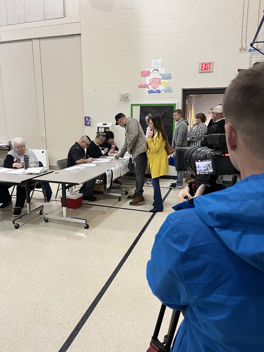 Dan Osborn tweet media