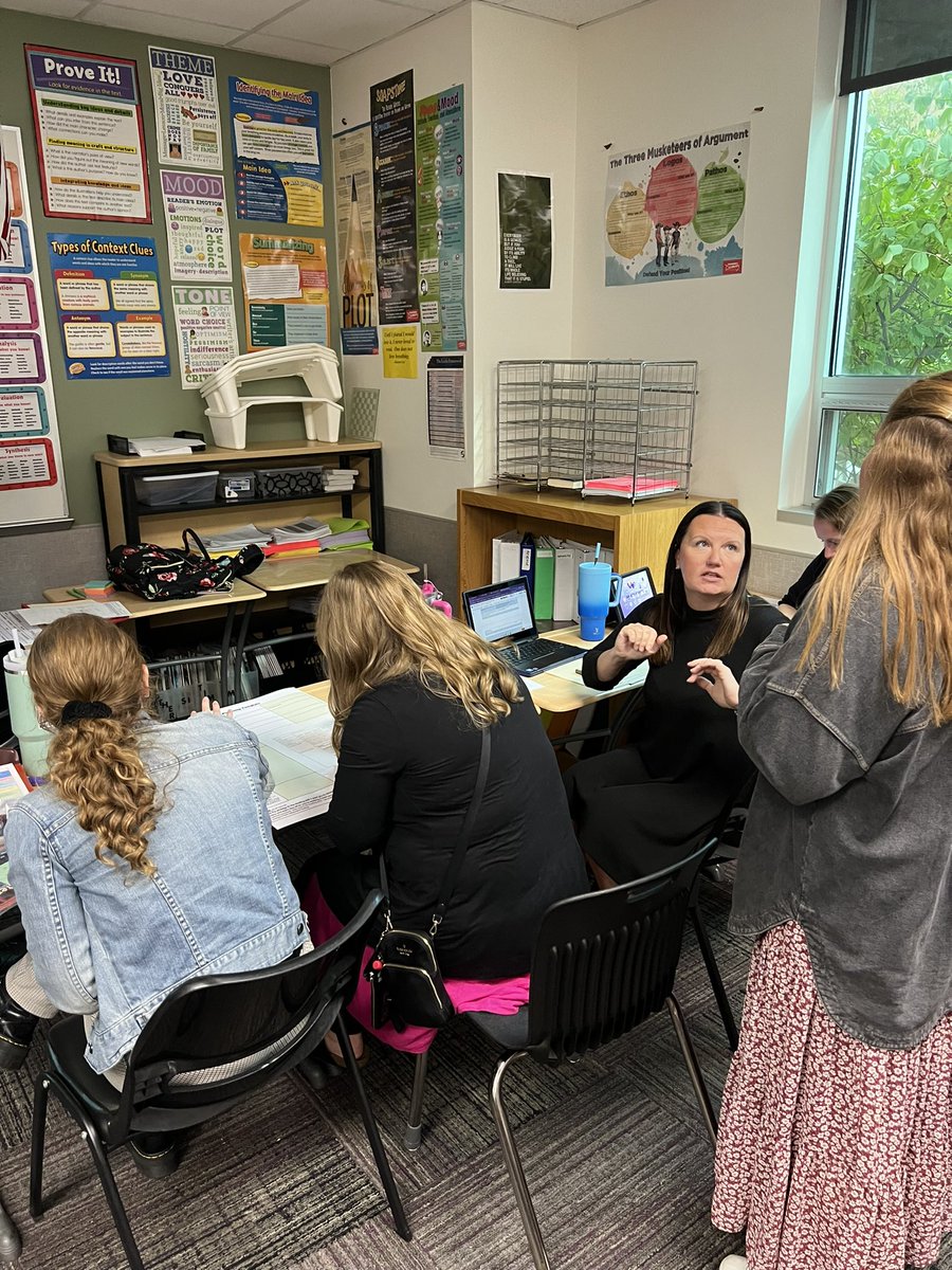 MrsWey10's tweet photo. Small Group Best Practices with @MissJamesNWE @laurenpfister4 & Kayt Taylor —types, structures & data driven! 👏🏼📖❤️ #WayneLearns #WeAreWayne https://t.co/dJxsrt83Eg